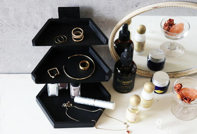 材料費300円。女子力アップの「3段アクセサリートレイ」を簡単DIYでつくろう