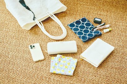 50代、「バッグ」は毎日同じものでいい。体への負担を考え、素材や中身も軽量化