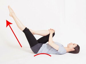 腰のアーチをキープし、腰の一点に力を集める