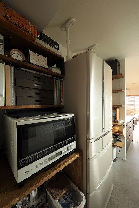 リビングダイニングから見えない位置に家電を配置