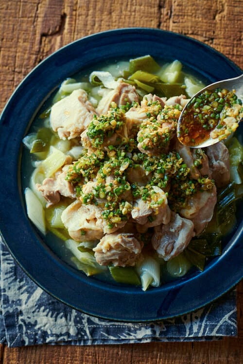 フライパンで簡単に野菜たっぷりの蒸し鶏が完成！