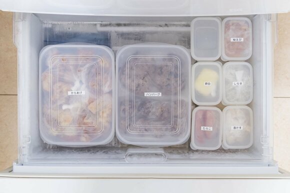 冷凍室上段タッパー