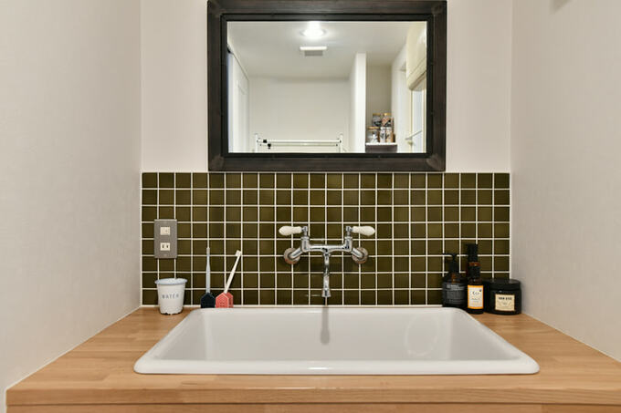 アンティーク調ミラーの洗面室