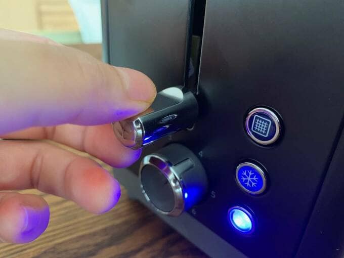 レバーを下まで引く