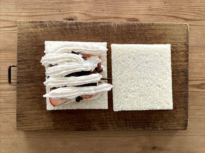 チョコの上に生クリーム