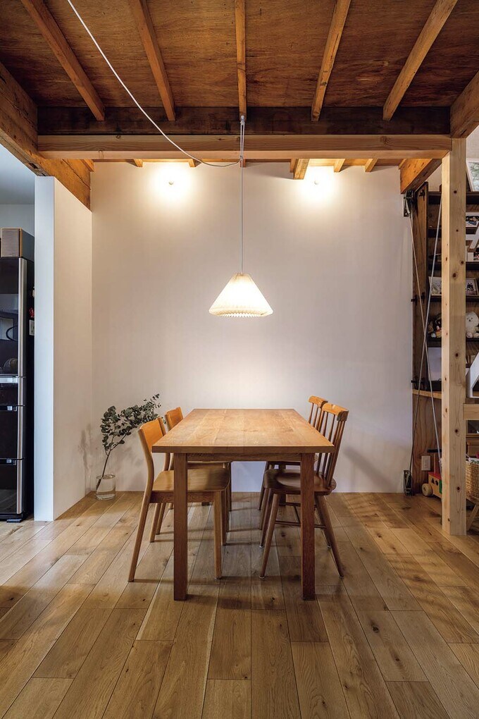 フォトスタジオの反対側にあるダイニング部分