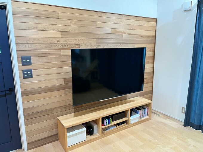壁掛けテレビ
