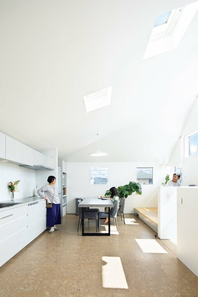 キッチンとダイニングと書斎スペース