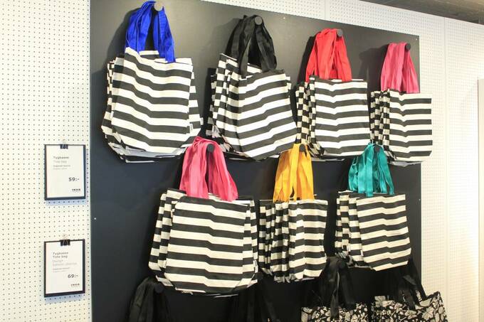 カラフルなバッグはお土産にもぴったり!