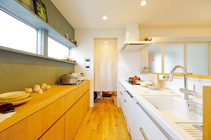 キッチンから玄関への動線