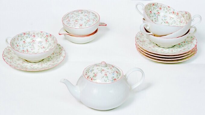 ポットとコーヒーカップ＆ソーサー