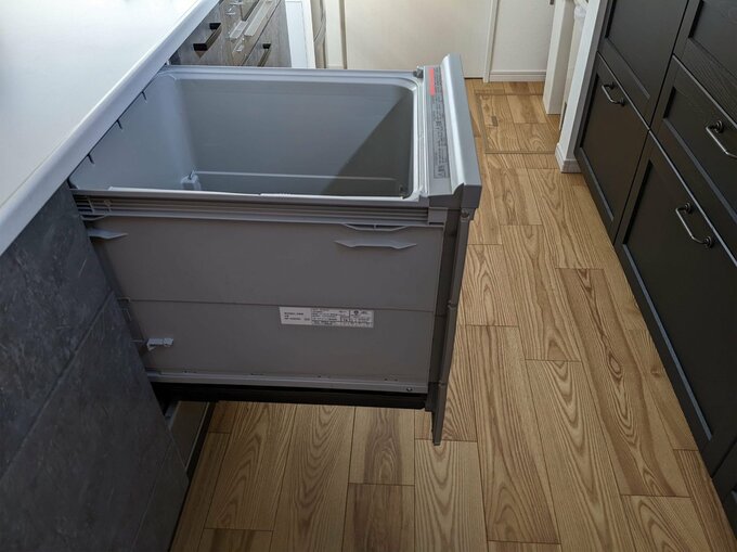 食洗機を全開にしている様子