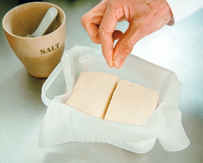 タッパーに豆腐