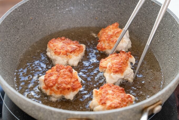 肉を焼く