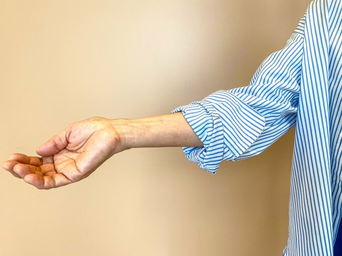 ブルーのストライプシャツ