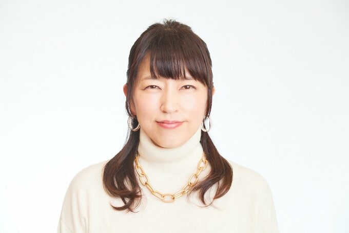 ハーフアップの女性