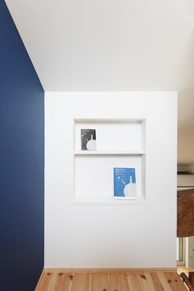 愛読書をディスプレイするニッチ