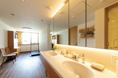 ぜいたくなパウダールームと浴室を。60代夫婦の部分リノベーション事例