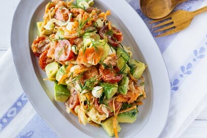 メインにもなる「ごちそうマリネ」。材料を順に混ぜて冷やすだけでおしゃれな一品に