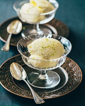 混ぜて冷やすだけで簡単「ホワイトチョコレートのムース」。バレンタインにもぴったりのとっておきスイーツ