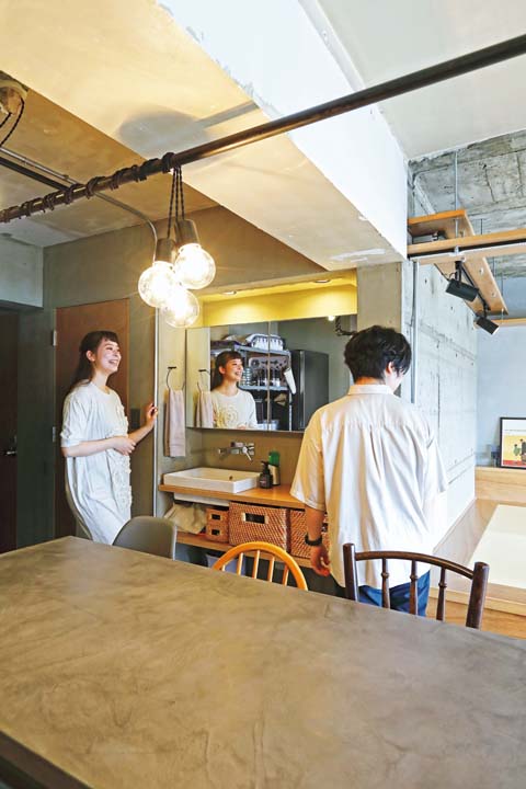 構造壁の凹凸を利用した洗面スペース