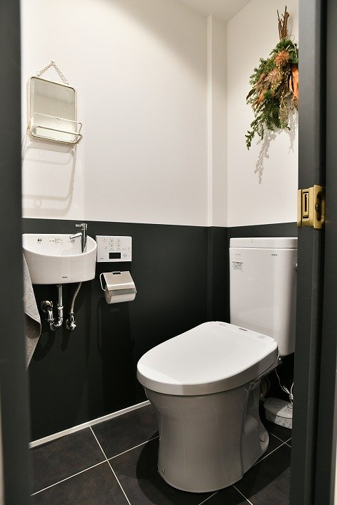 ツートーンのトイレ