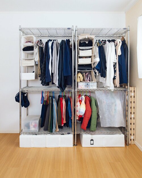 ラック二つに衣類