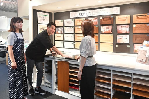 3人で天板サンプル選び