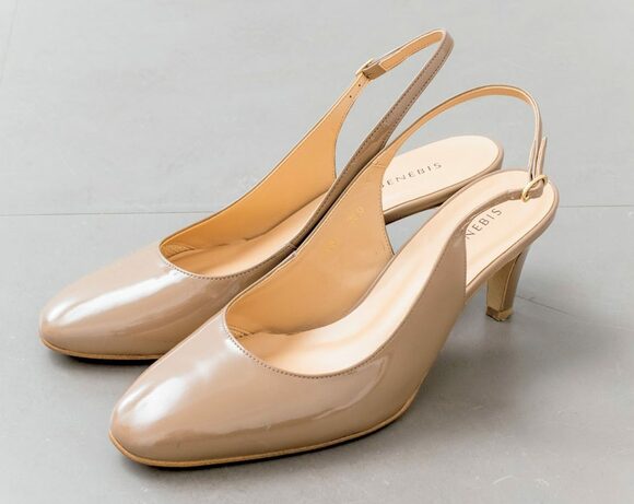 ベージュパンプス