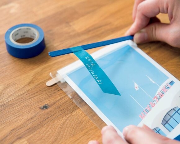 表面の上部にはる