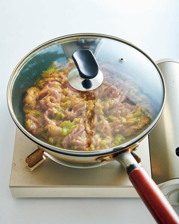 フライパンにお肉