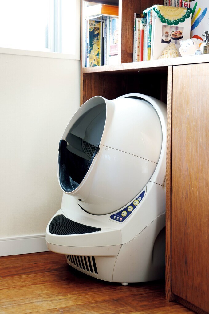 書棚に組み込んだ猫用の全自動トイレ