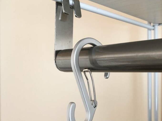 クローゼットのバーにS字フック