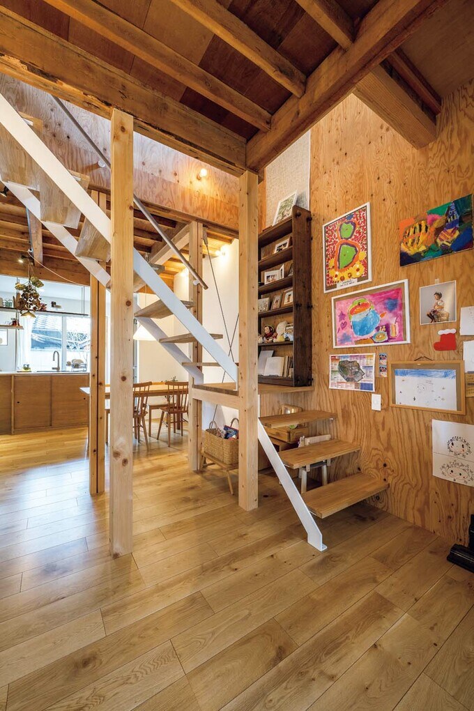 階段を既存とは逆向きに