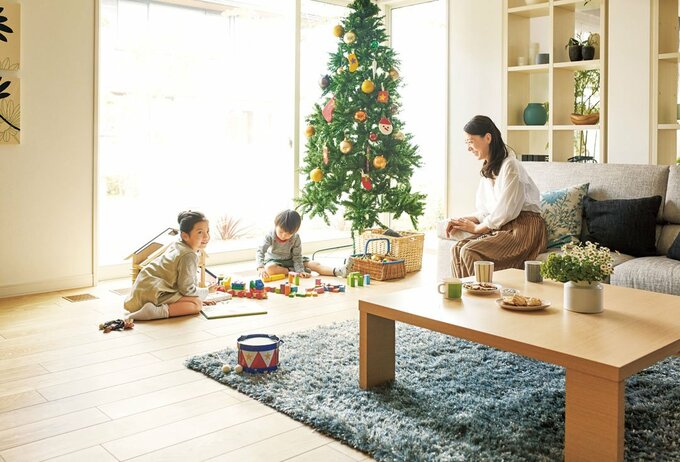 クリスマスツリーがあるリビング