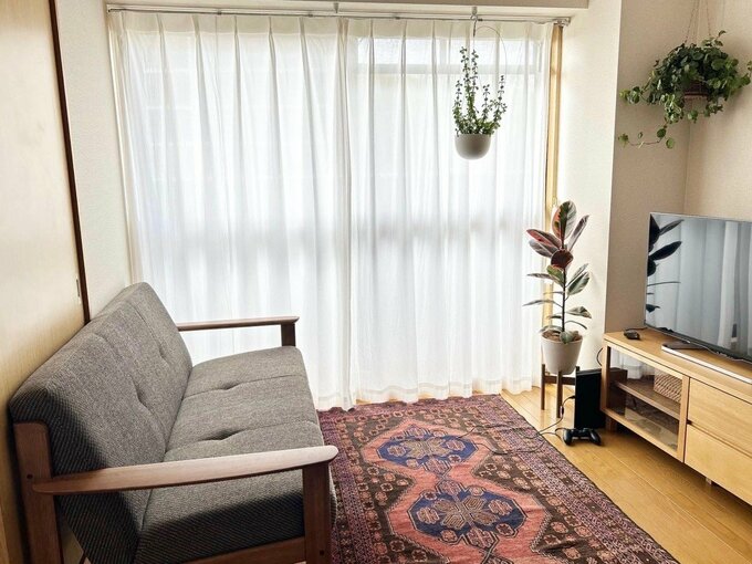 宮入さんリビングにソファを置いて