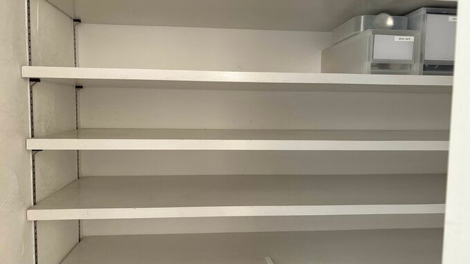 何も入っていないシューズクローゼット