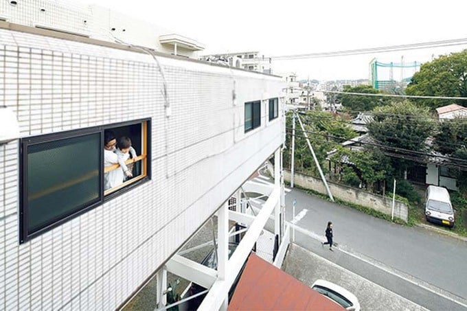 細長い間取りは旗竿敷地の竿の部分に建つ細長い部分