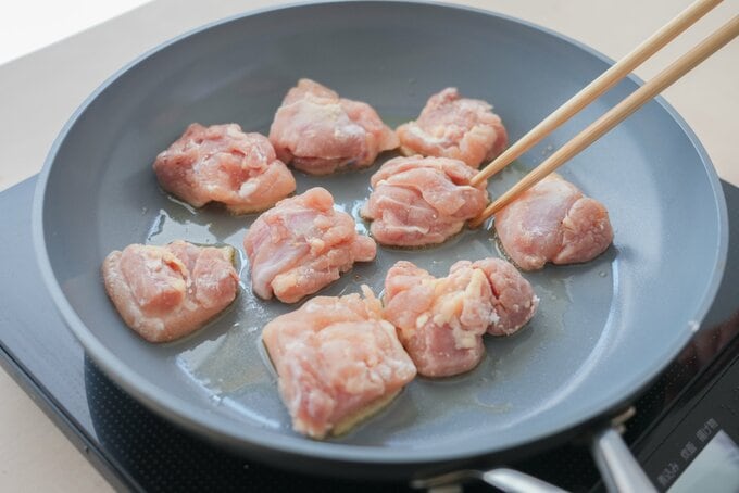 フライパン　鶏モモ
