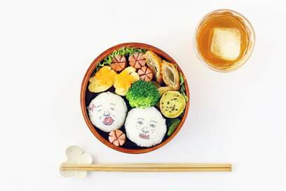 おにぎりに顔が出現 ！不器用さんでも簡単にデコ弁当になるシール