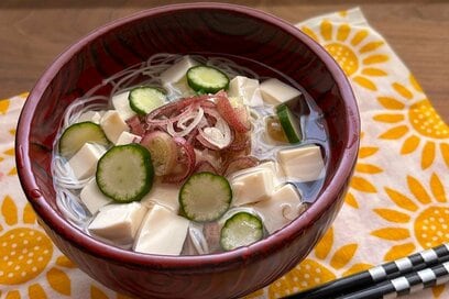 暑い日を乗りきる「そうめん」の味わい方。冷たいだしと夏野菜、豆腐でさっぱりおいしい