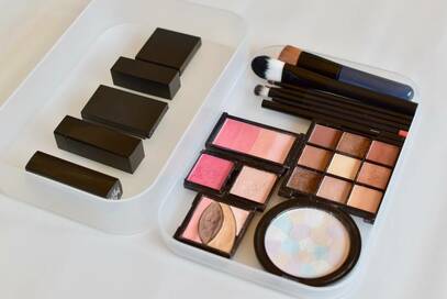 ダイソーコスメ「URGLAM」が40代以上にもおすすめな理由。画期的な収納術も