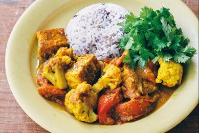 ゴロゴロ野菜とカジキのカレー。ルウ不使用だから塩分控えめで低カロリー