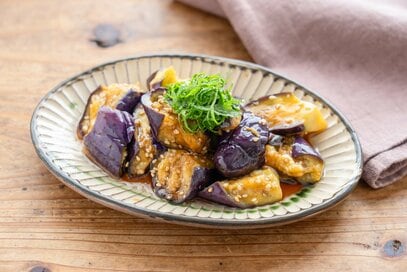 レンジで簡単「ナス」の和風びたしレシピ。じゅわ～っと味しみ、冷やしてもおいしい！