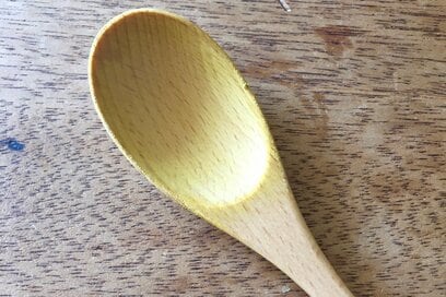 カレーの黄ばみ汚れも落ちた。「日光に当てるだけ」の驚きの掃除術