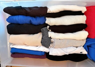 50代、服探しがラクな「引き出し収納」。あえて同じ色でまとめない理由／元祖節約主婦