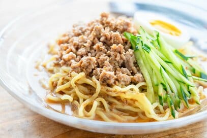 いつもの冷やし中華に飽きたら。おうちでつくれる「担々麺風アレンジ」レシピ。付属のタレ×ドレッシングで簡単