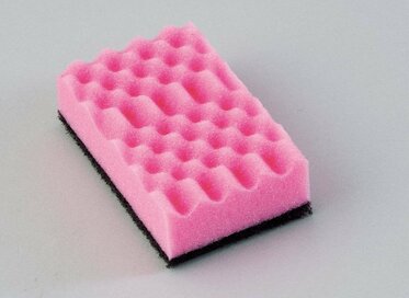 優秀すぎる「かため」の食器用スポンジ4選。ベテラン家政婦が使いくらべてみました