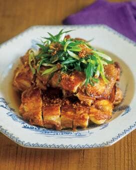 糖質オフで絶品の揚げ鶏。肉の下味と香味ソースがおいしさの秘密