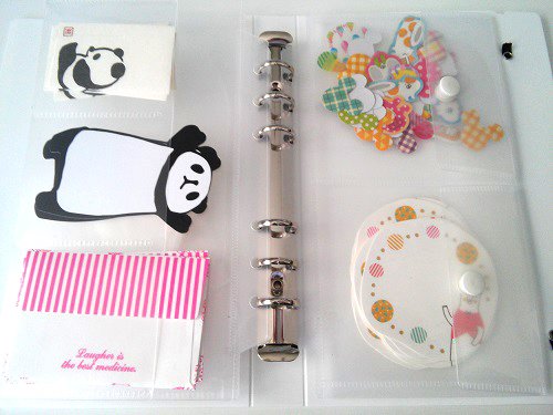 細かい紙やシールの収納に大活躍